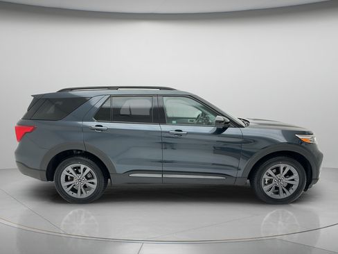 Used 2023 Ford Explorer XLT w/ Equipment Group 202A AWD/4WD image 6