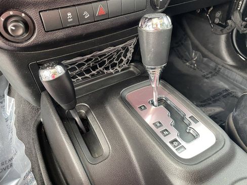 Used 2015 Jeep Wrangler Sport image 17