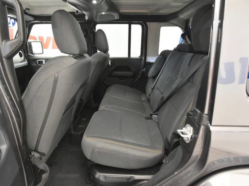 Used 2025 Jeep Wrangler Unlimited Sahara image 14