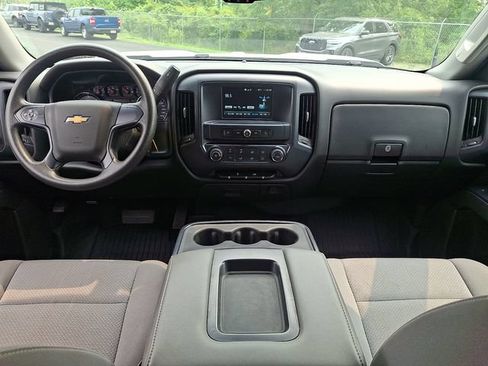Used 2018 Chevrolet Silverado 1500 Custom w/ Custom Value Package AWD/4WD image 18