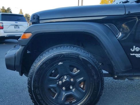 Used 2018 Jeep Wrangler Unlimited Sport image 9