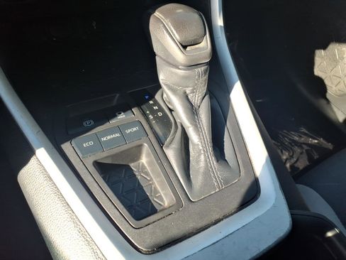 Used 2022 Toyota RAV4 XLE w/ Convenience Package image 16