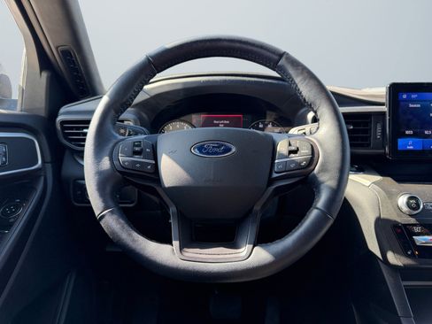 Used 2020 Ford Explorer XLT w/ Comfort Package image 14