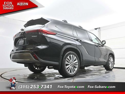 Used 2023 Toyota Highlander Platinum image 18