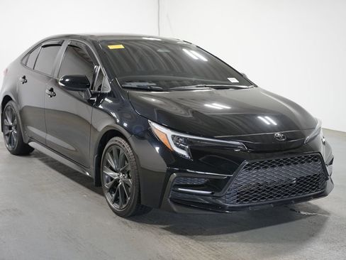 Used 2026 Toyota Corolla SE FWD image 3
