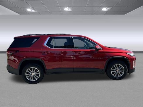 Used 2023 Chevrolet Traverse LT FWD image 2