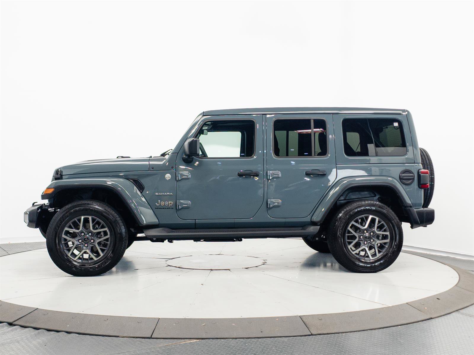 Used 2024 Jeep Wrangler Unlimited Sahara w/ Safety Group AWD/4WD image 7