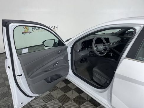 Used 2025 Hyundai Elantra SEL FWD image 18