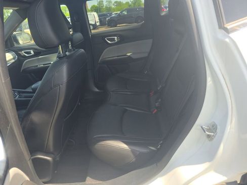 Used 2023 Jeep Compass Limited AWD/4WD image 5