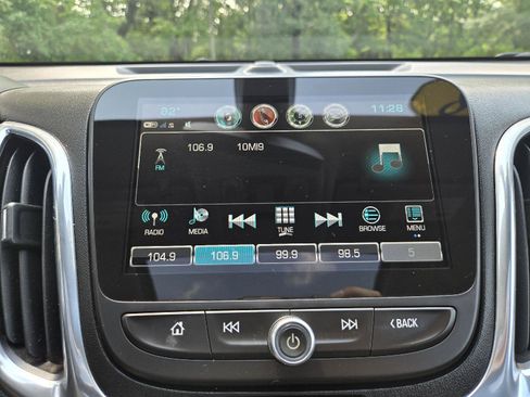 Used 2018 Chevrolet Equinox LT FWD image 19