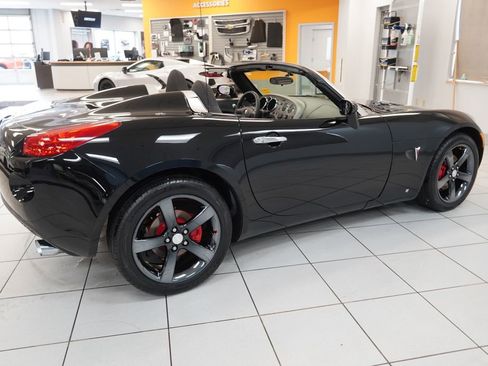 Used 2007 Pontiac Solstice Convertible RWD image 9