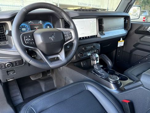 New 2025 Ford Bronco Badlands image 5