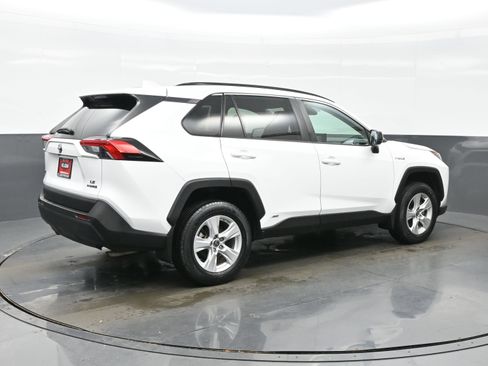 Used 2021 Toyota RAV4 LE image 6