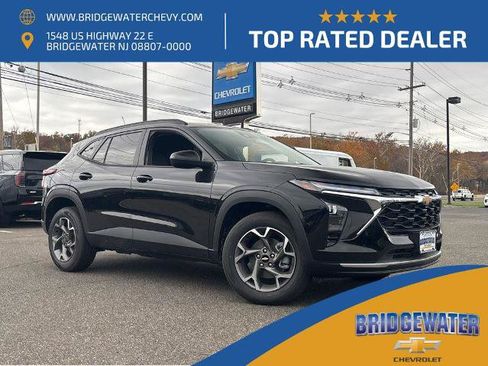 Used 2026 Chevrolet Trax LT w/ Driver Confidence Package FWD image 1