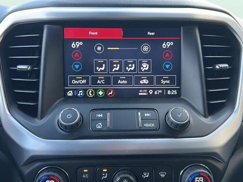 Used 2023 GMC Acadia SLE image 19