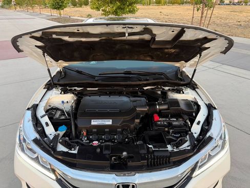 Used 2017 Honda Accord EX-L image 12