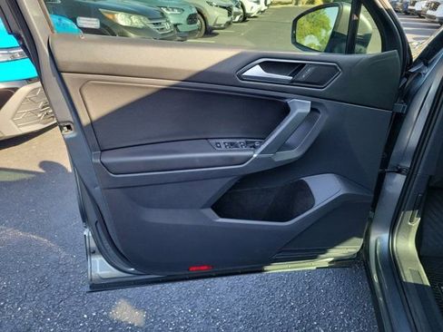 Used 2018 Volkswagen Tiguan SE FWD image 15