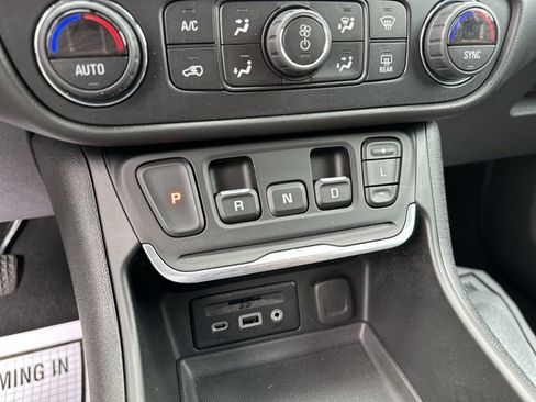 Used 2019 GMC Terrain SLT w/ Preferred Package FWD image 22