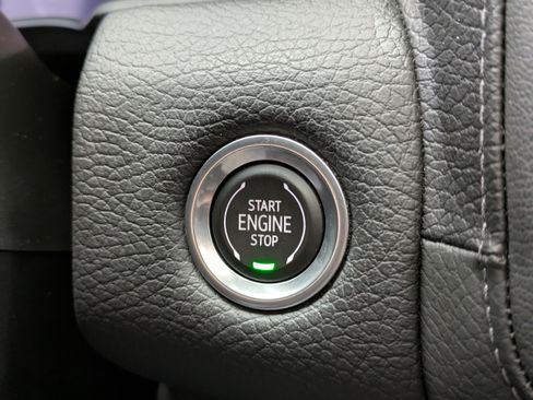 Used 2021 GMC Yukon XL Denali w/ Denali Premium Package image 31