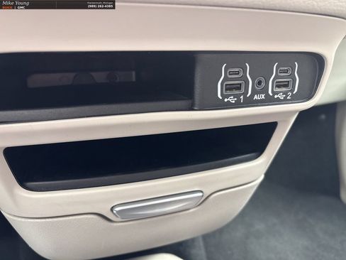 Used 2023 Chrysler Pacifica Touring-L FWD image 34