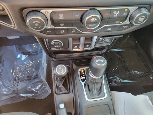 Used 2026 Jeep Wrangler Sport AWD/4WD image 20