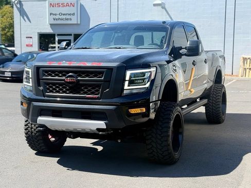 Used 2021 Nissan Titan PRO-4X AWD/4WD image 3