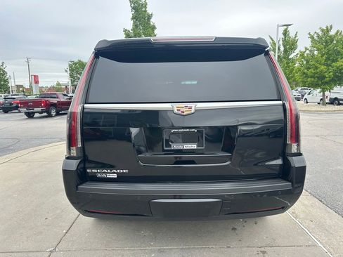 Used 2016 Cadillac Escalade Premium AWD/4WD image 9