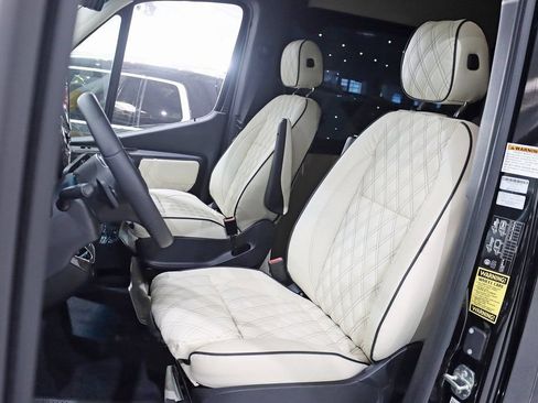 Used 2024 Mercedes-Benz Sprinter 3500 image 25