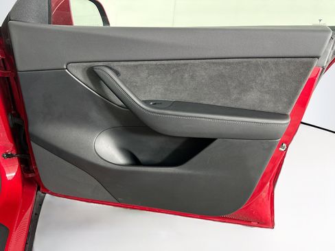 Used 2021 Tesla Model Y Long Range image 32