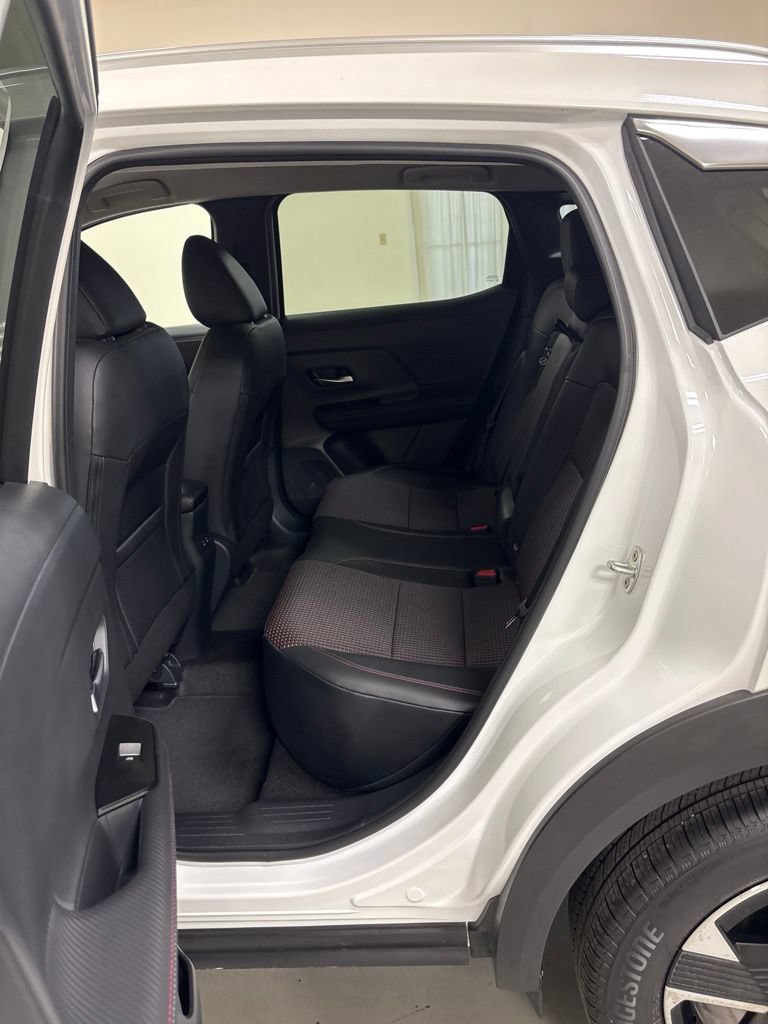 Used 2025 Nissan Kicks SR FWD image 19