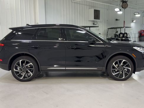 New 2026 Lincoln Corsair Reserve FWD image 2