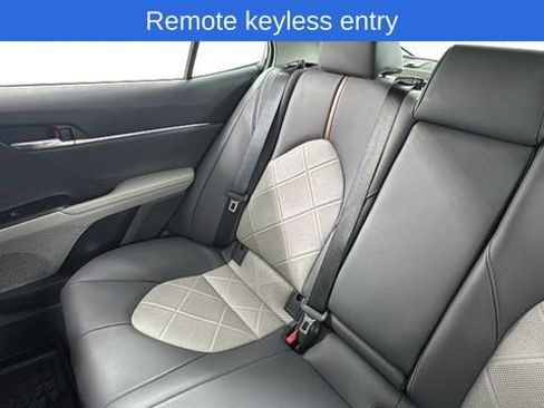 Used 2019 Toyota Camry L image 14