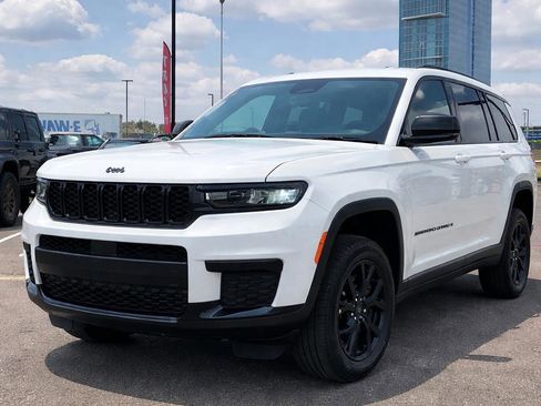 New 2025 Jeep Grand Cherokee L Altitude image 50