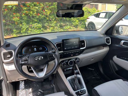 Used 2025 Hyundai Venue SEL FWD image 34