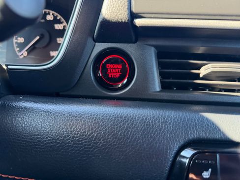 Used 2025 Honda Pilot Sport image 25