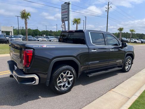 Used 2022 GMC Sierra 1500 SLT AWD/4WD image 5