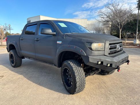 Used 2011 Toyota Tundra 4x4 CrewMax image 3