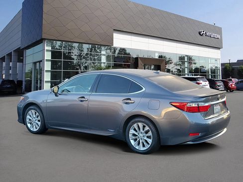 Used 2014 Lexus ES 300h w/ Luxury Package w/Bamboo Trim FWD image 4