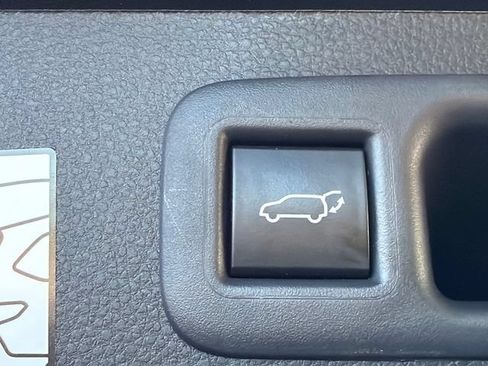 Used 2024 Toyota Highlander Limited AWD/4WD image 19