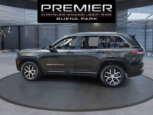 Used 2023 Jeep Grand Cherokee Limited w/ Trailer Tow Prep Group (B) image 5