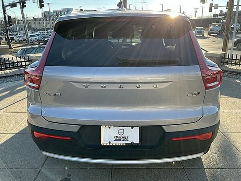Certified 2025 Volvo XC40 B5 Core image 9