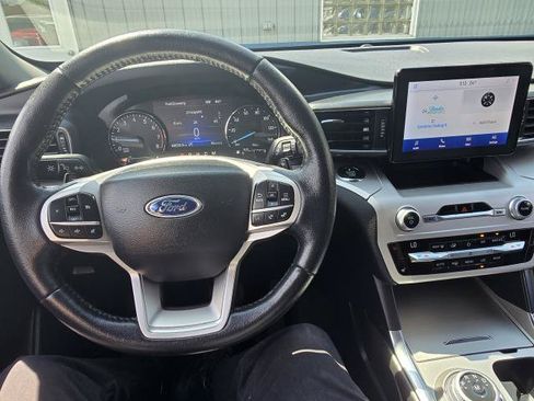 Used 2020 Ford Explorer XLT w/ Equipment Group 202A AWD/4WD image 14