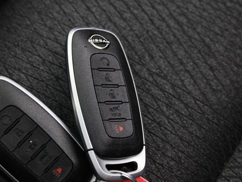 Certified 2025 Nissan Rogue SV FWD image 31