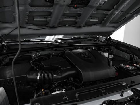 Used 2021 Toyota Tacoma TRD Sport AWD/4WD image 47