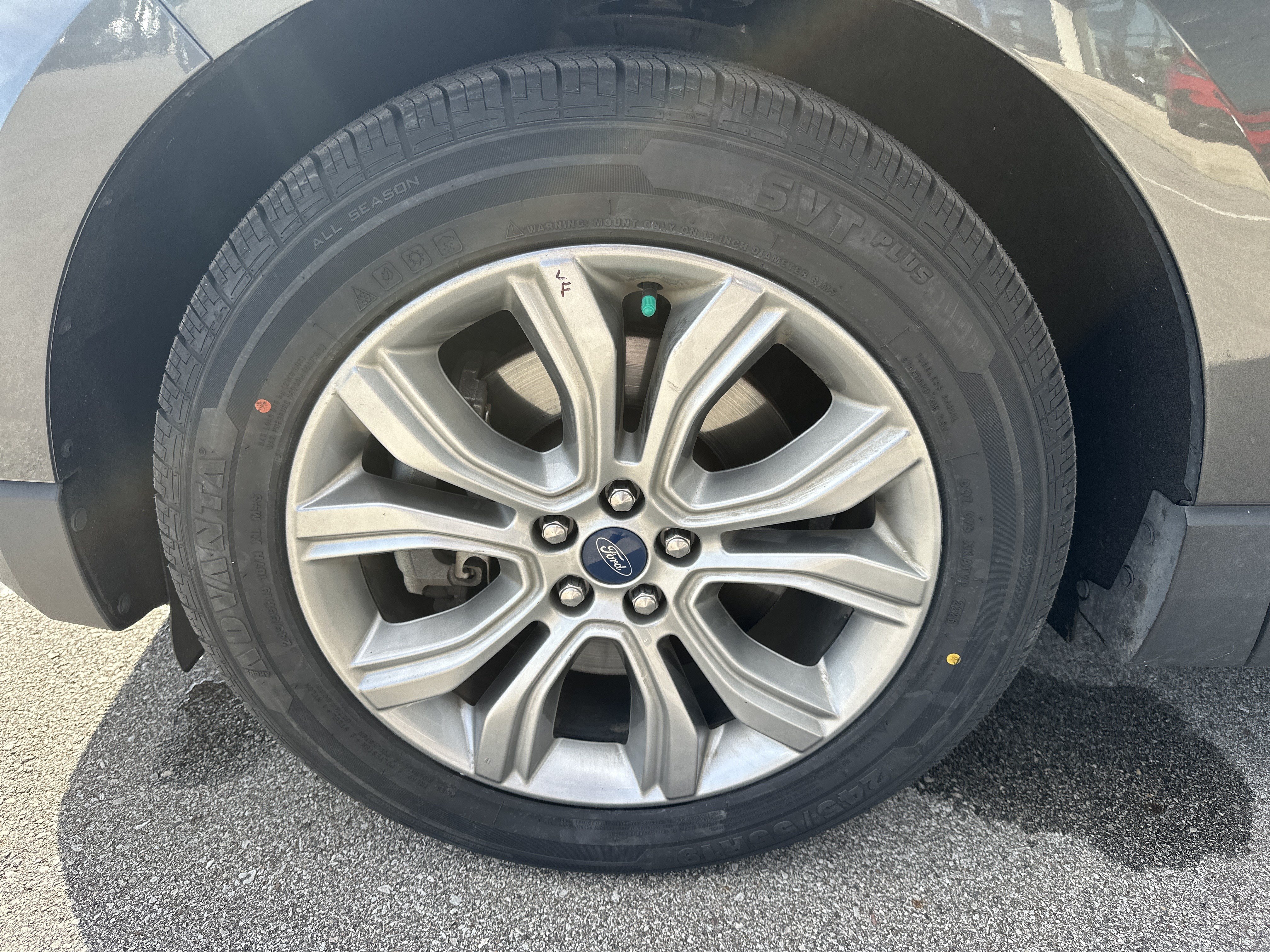 Used 2019 Ford Edge Titanium AWD/4WD image 9