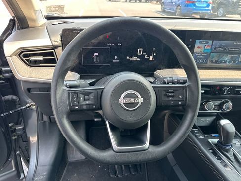Used 2025 Nissan Kicks SV AWD/4WD image 12