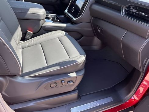 New 2026 GMC Yukon Elevation image 16