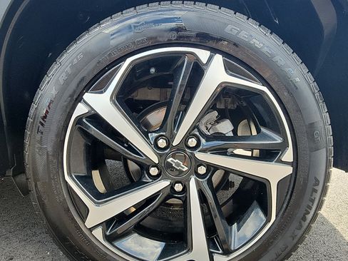 Used 2023 Chevrolet TrailBlazer RS w/ Sun and Liftgate Package AWD/4WD image 9
