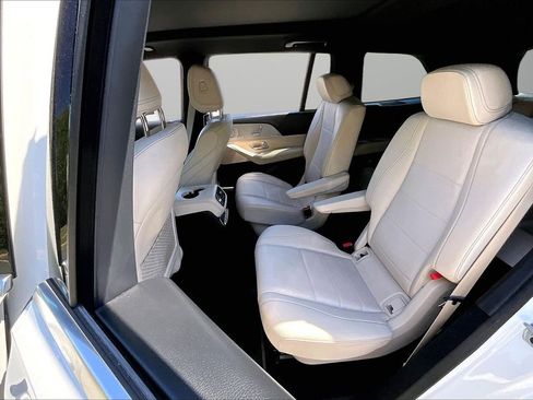 Used 2025 Mercedes-Benz GLS 450 4MATIC image 23
