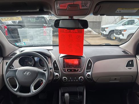 Used 2013 Hyundai Tucson GL image 23